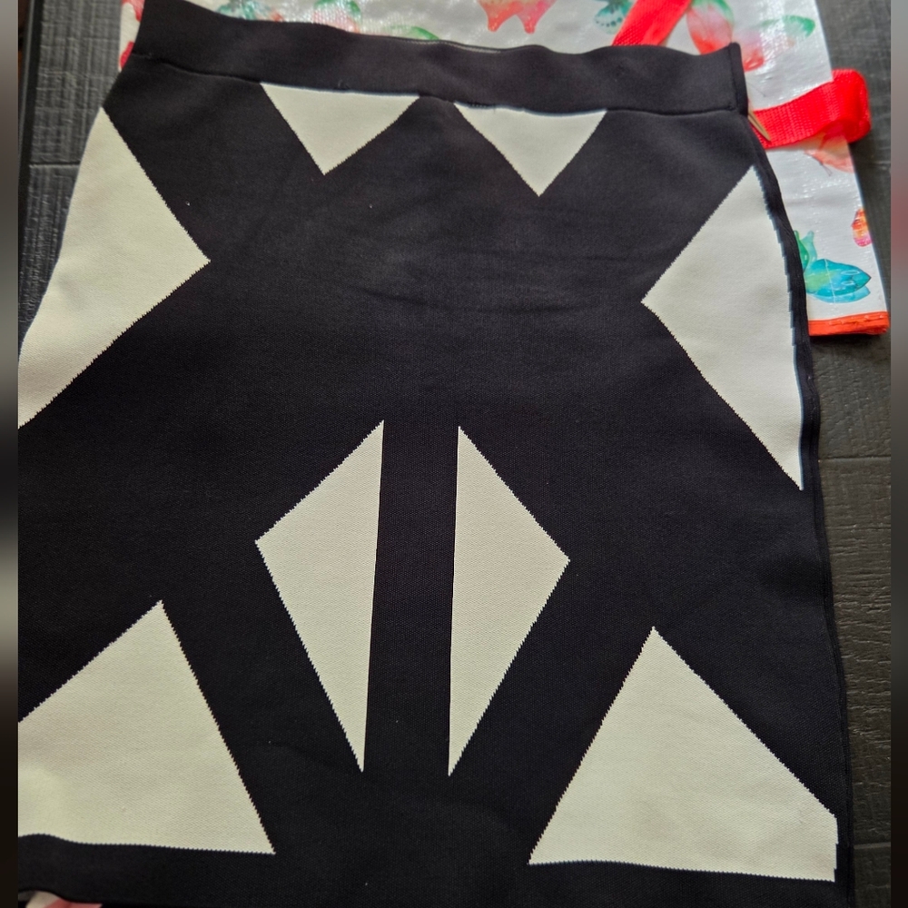 BCBGMaxAzria Black and White Geometric Bandage Pencil Skirt